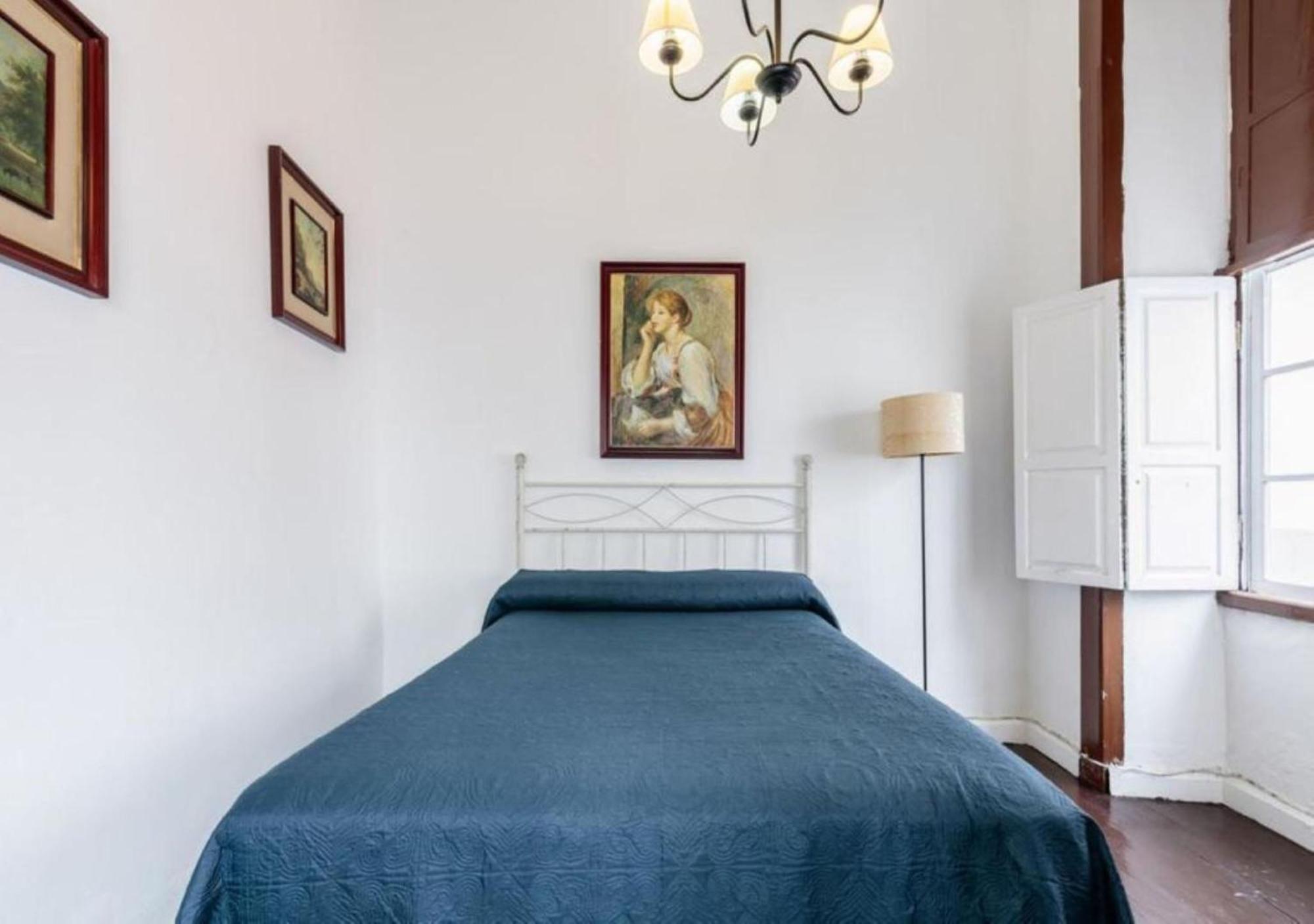 Lodge Emblematic House In